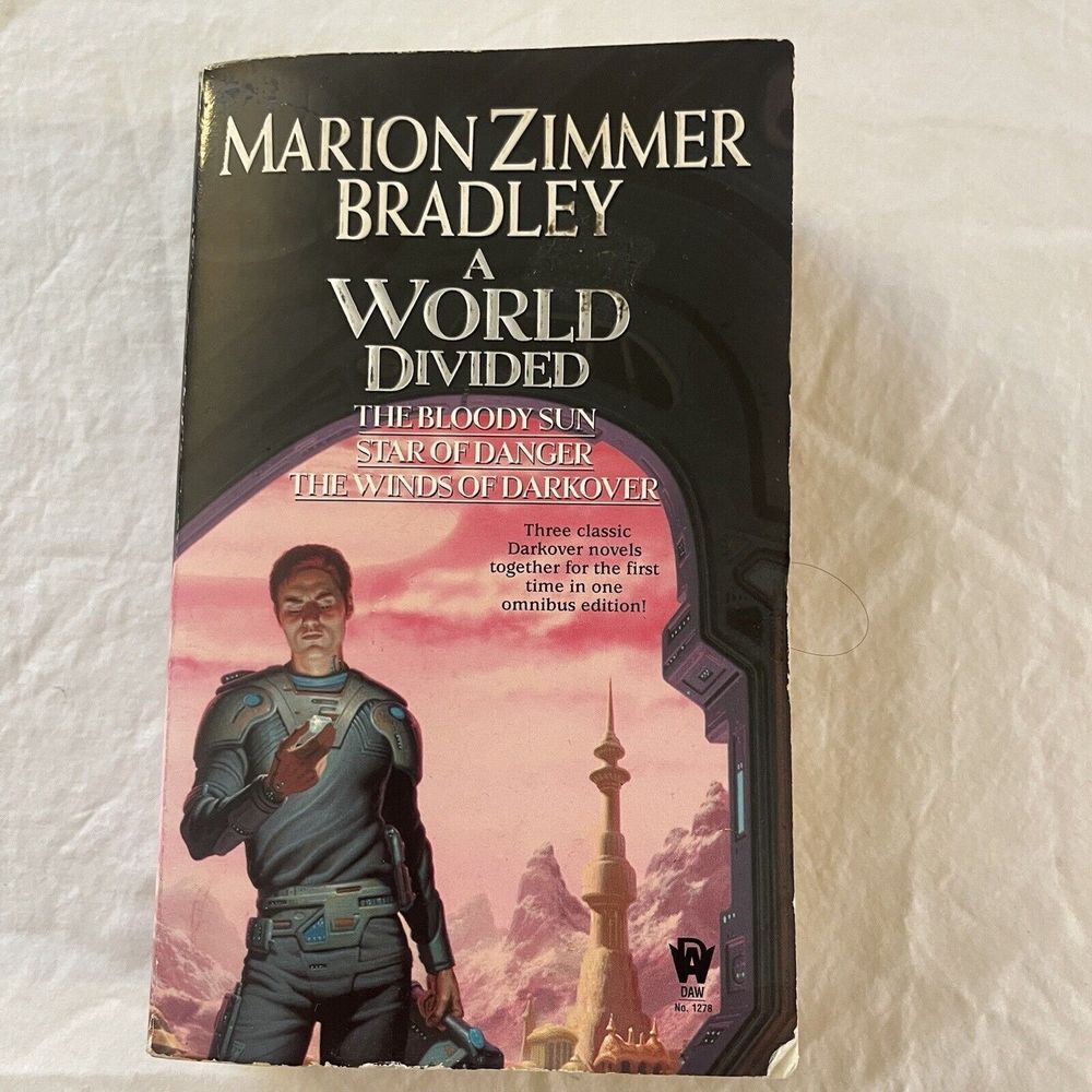 A World‎ Divided: [Darkover Omnibus #5] Marion Zimmer Bradley 1st Ed Paperback